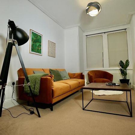 Spacious Two-Bedrooms House, Private Parking, Contractors, Relocators Oksford Zewnętrze zdjęcie