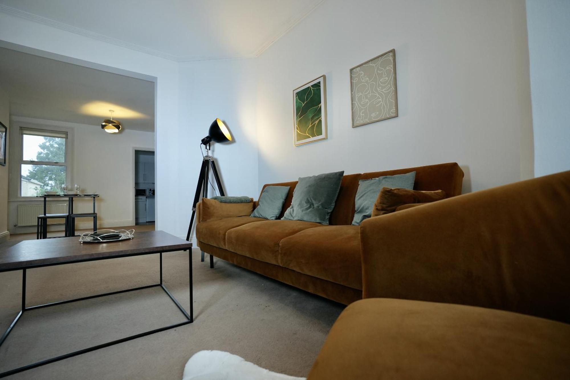 Spacious Two-Bedrooms House, Private Parking, Contractors, Relocators Oksford Zewnętrze zdjęcie